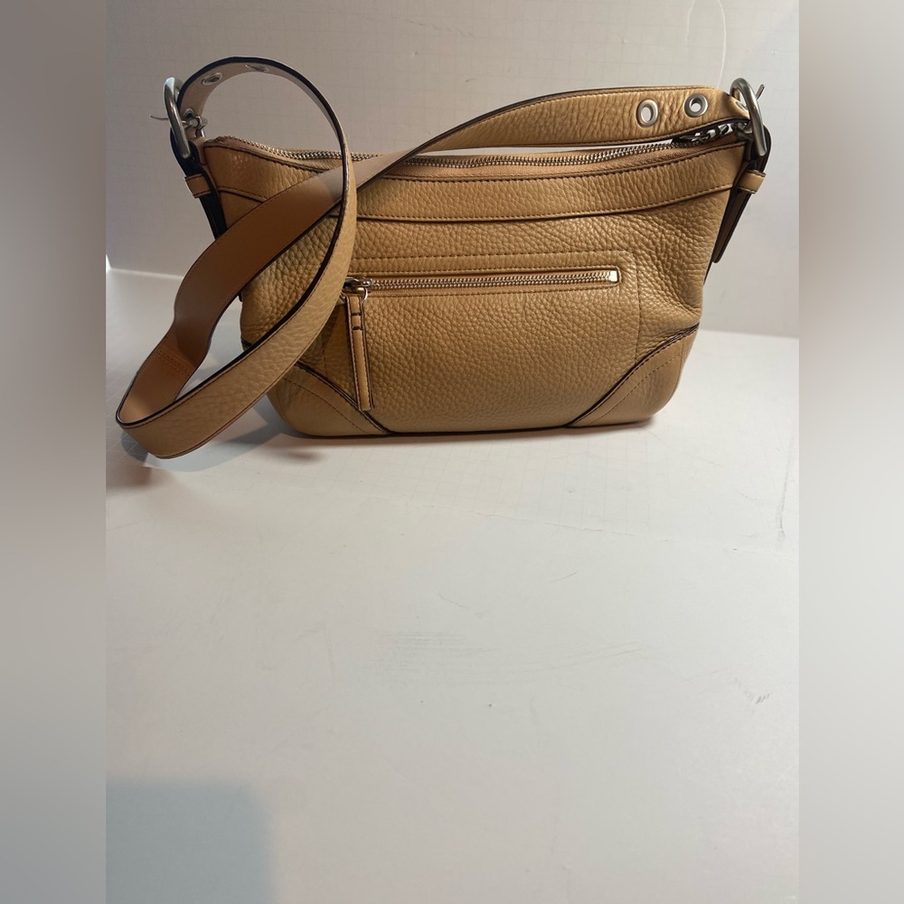 Coach~Vintage~Madison~Tan~Soft
Pebbled Leather~Shoulder Bag~Top Zipper Closure - Picture 6 of 14